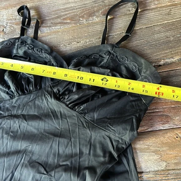 Vintage Vanity Faire black lace trimmed slip EVC size S - Picture 7 of 9